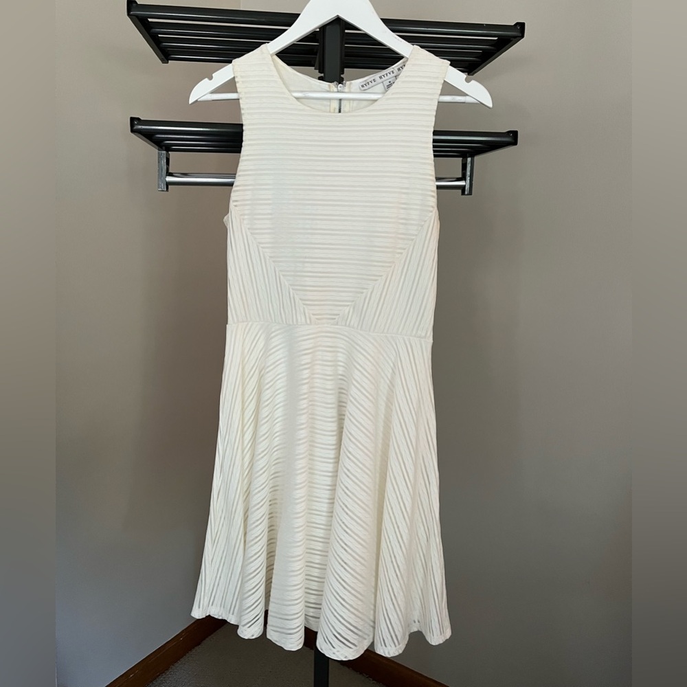 Elegant White Sleeveless Dress